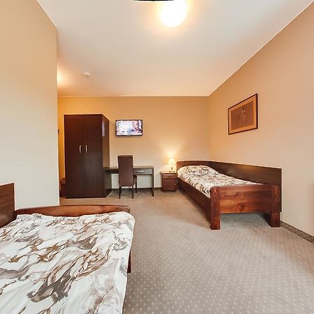 Hotel Restauracja Bialy Las Wierzbna Zarow Exteriör bild