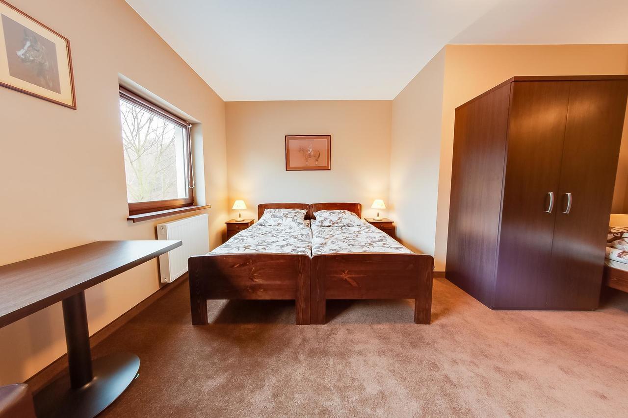 Hotel Restauracja Bialy Las Wierzbna Zarow Exteriör bild