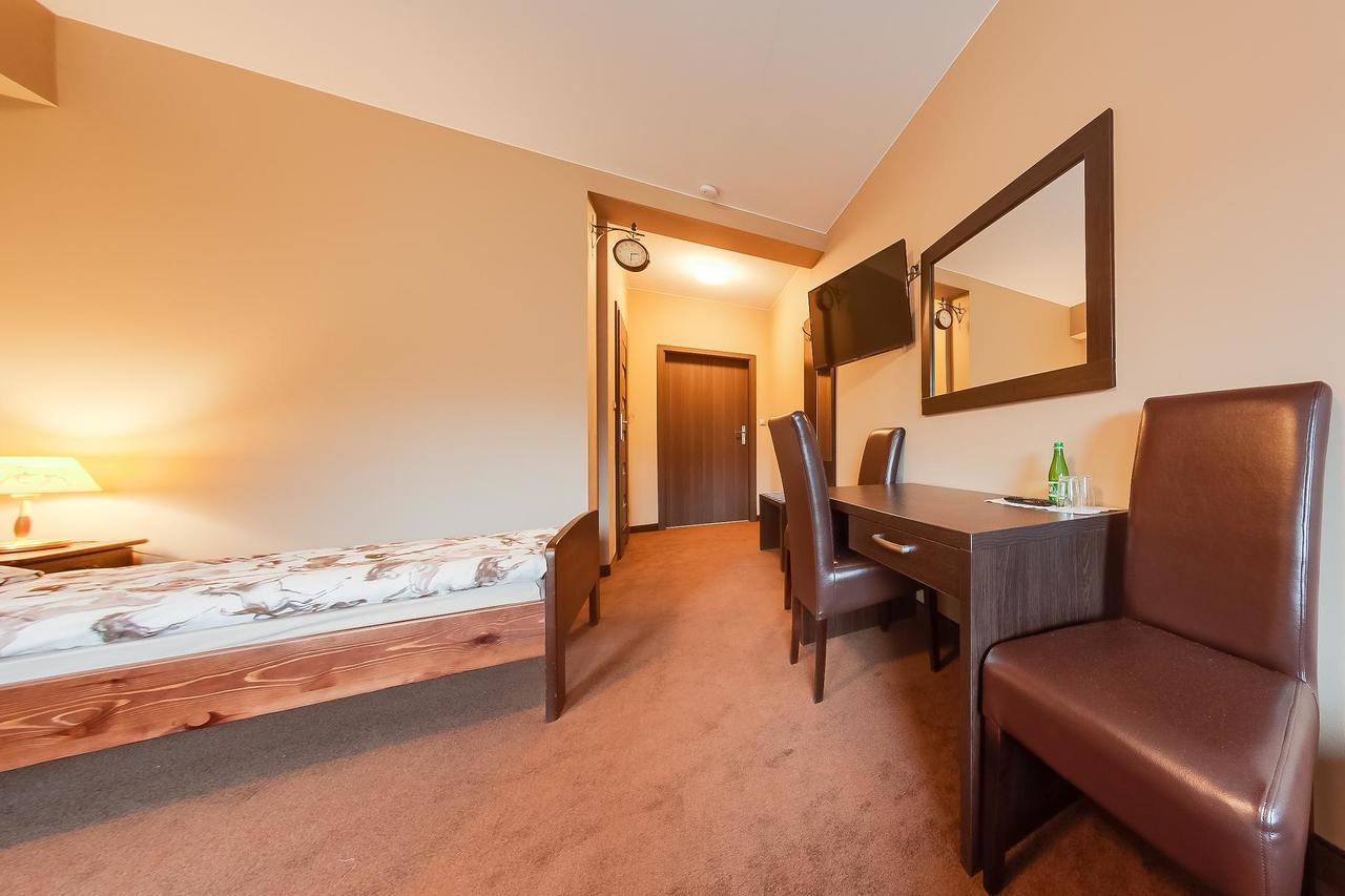 Hotel Restauracja Bialy Las Wierzbna Zarow Exteriör bild