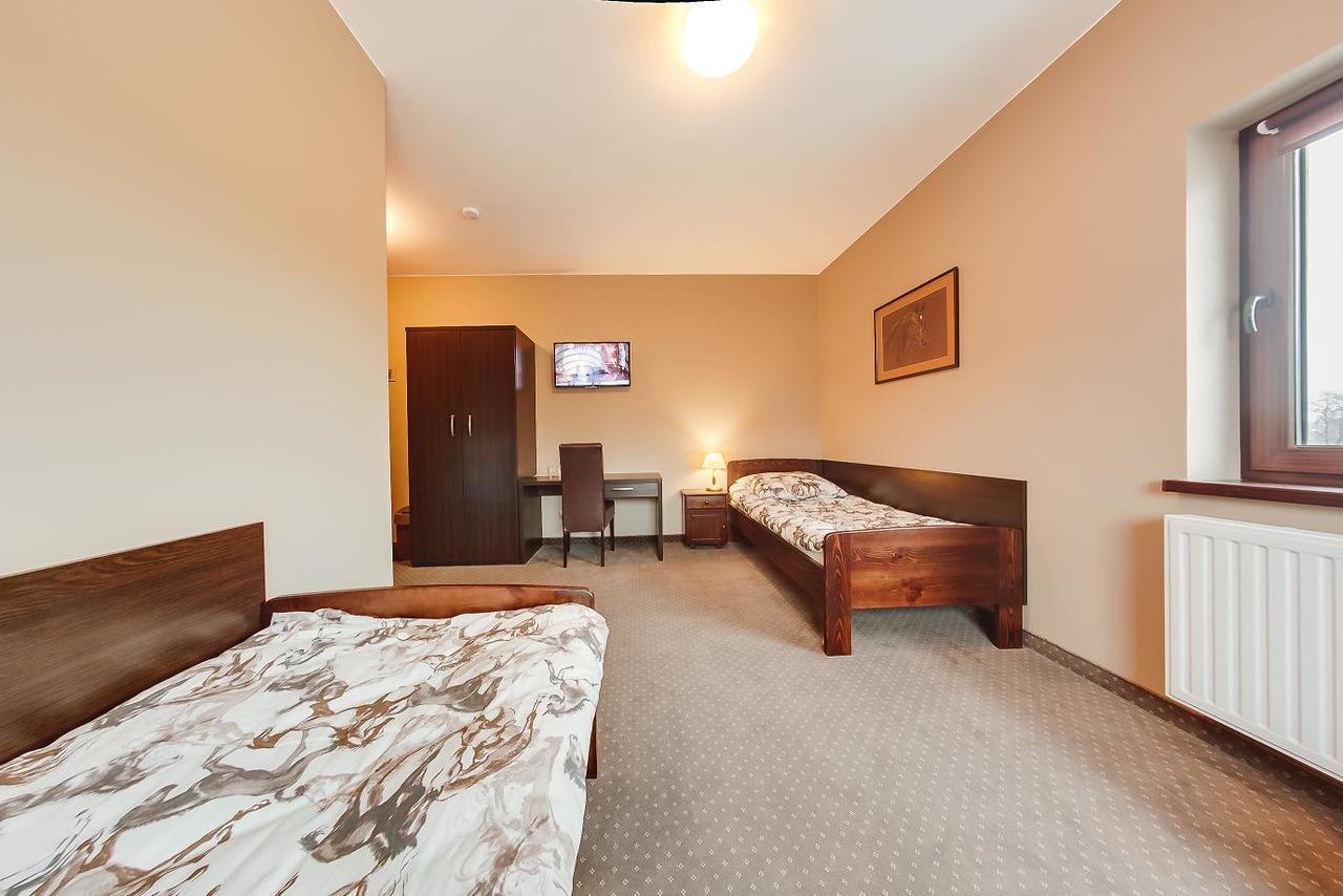 Hotel Restauracja Bialy Las Wierzbna Zarow Exteriör bild